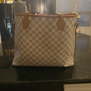 AUtH Louis Vuitton neverful bag